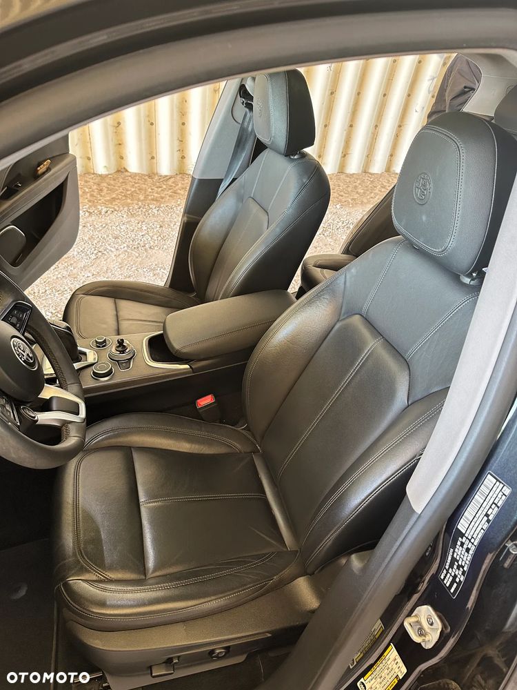 Alfa Romeo Stelvio 2.0 Turbo 16V AT8-Q4 Veloce - 8