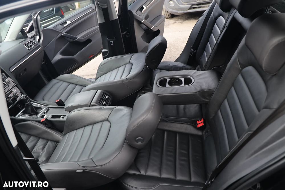 Volkswagen Golf 1.6 TDI DPF BlueMotion Technology Highline - 11