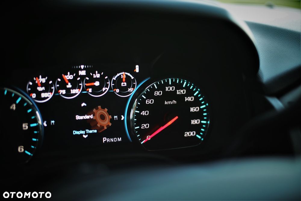 Chevrolet Suburban - 18