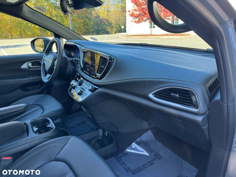 Chrysler Pacifica - 18