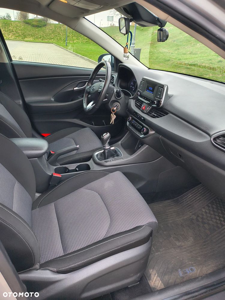 Hyundai i30 1.6 D Classic + - 31