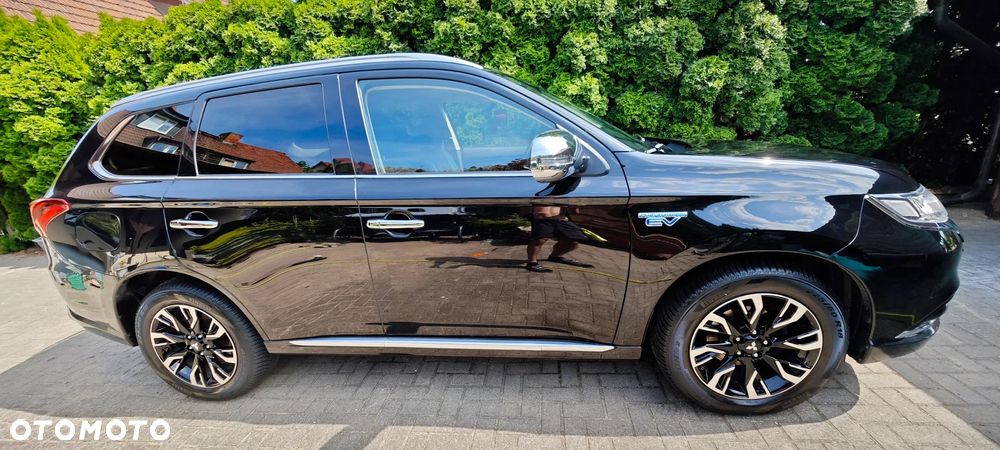 Mitsubishi Outlander Instyle NAVI + - 19