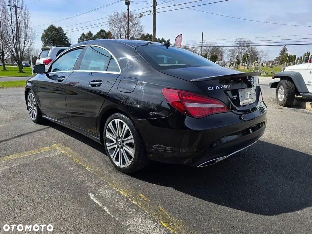Mercedes-Benz CLA 250 4Matic 7G-DCT AMG Line - 3