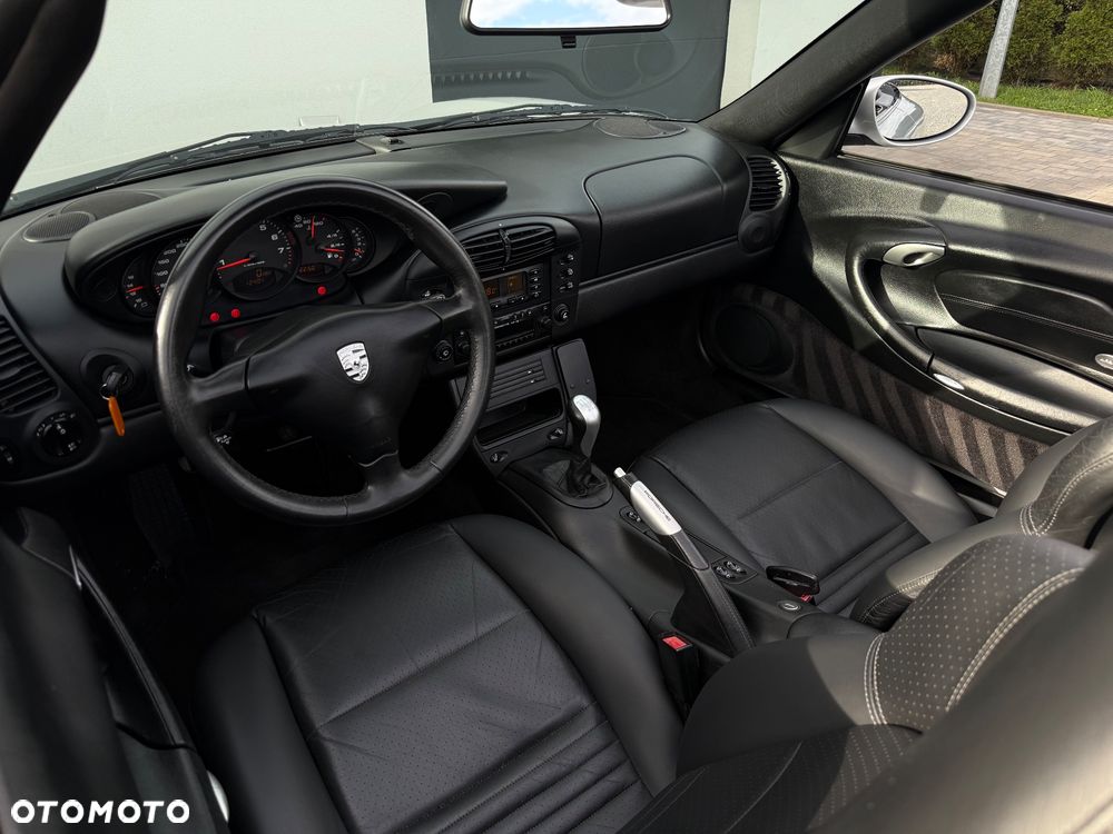 Porsche 911 Carrera - 14