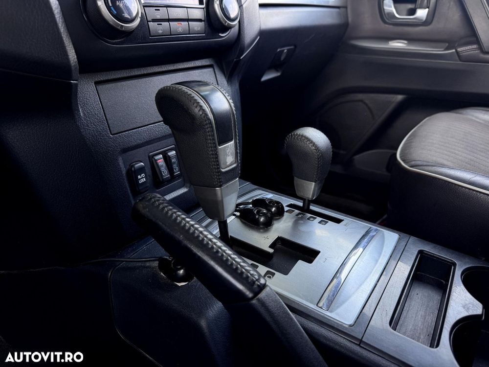 Mitsubishi Pajero - 12