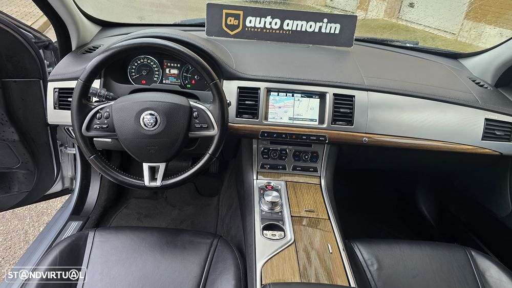 Jaguar XF Sportbrake 2.2 D Premium Luxury - 17