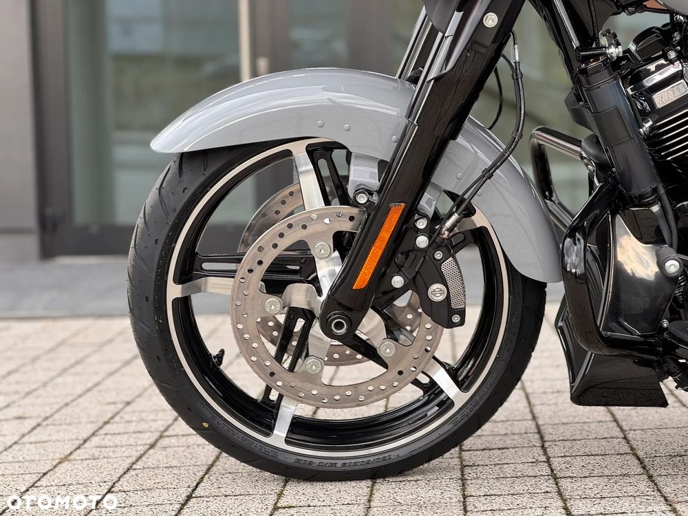Harley-Davidson Touring Street Glide - 17