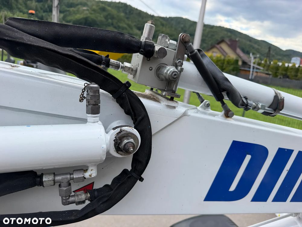 Nifty DINO 120T. Zwyżka koszowa 12 metrów wysuwana na raz. Podnośnik HDS. Napęd Hydrauliczny na dwa koła. Obraca się w koło 360. jak nówka z salonu. 2016 rok. 1220 mtg. Książka Serwisowa od nowości do wglądu. PRĄD 230v. 4 sekcje sterowania na dole. Nowy model! Z komuny Norweskiej. Używana była 1 raz do roku. Serwisowana w DEKRA do końca OKAZJA. Zwyżka Obrotowa. Poziomowanie kosza. Pełna Hydraulika. Sterowanie góra dół! Wysuwane ramie. Wieniec tryby zero zużycia! Ani deka luzów i wycieków. Mała lekka i zwinna zwyżka o potężnym zasięgu. OKAZJA TANIO. Do rejestracji. Import Norwegia! Posiadam 4 sztuki wszystkie jak nowe z salonu. Zapraszam do przetestowania. Nowy Sącz. woj. Małopolskie - 32