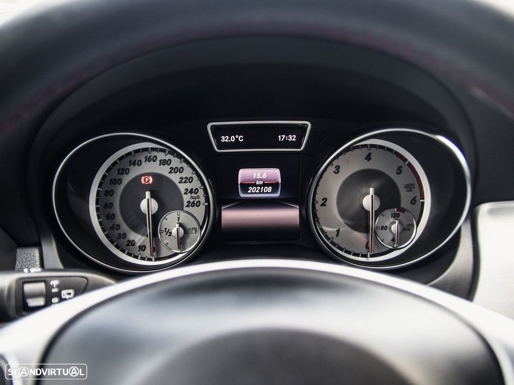 Mercedes-Benz CLA 180 d Shooting Brake AMG Line - 2