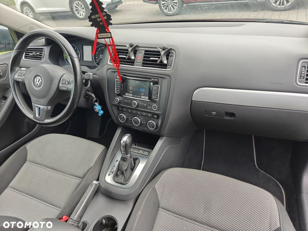 Volkswagen Jetta - 12