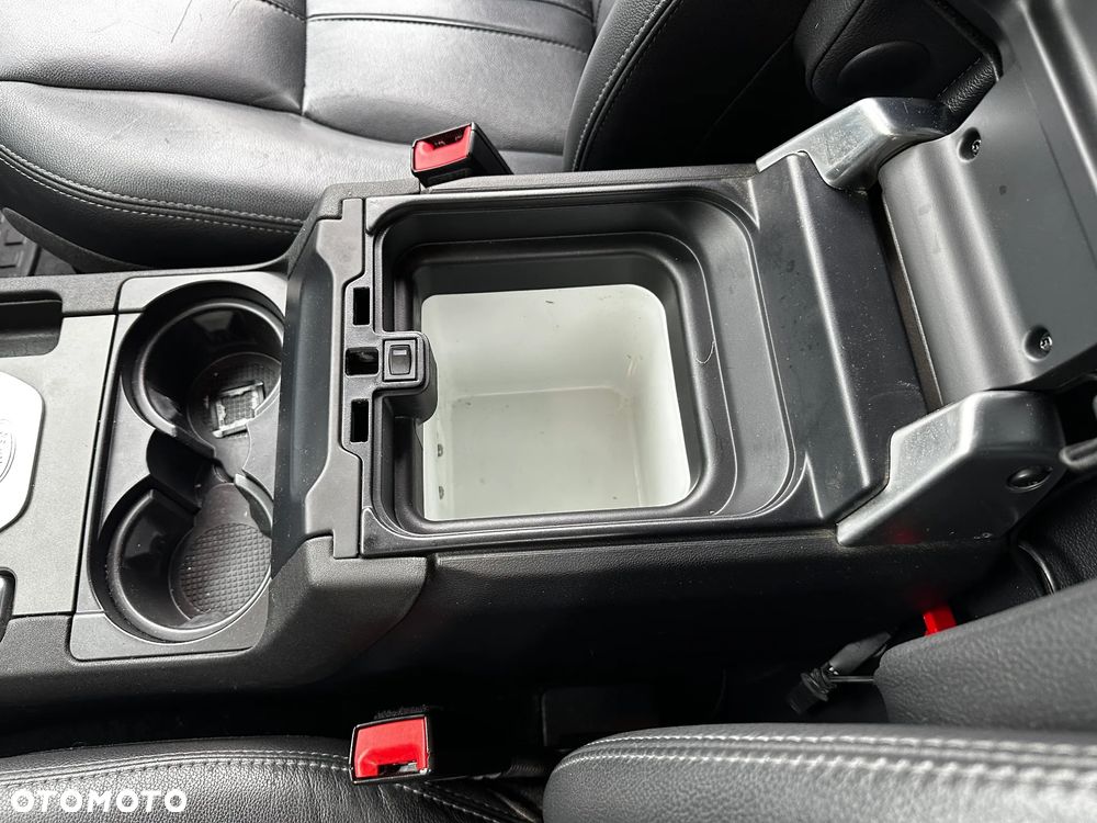 Land Rover Discovery IV 3.0 SD V6 HSE EU6 - 6