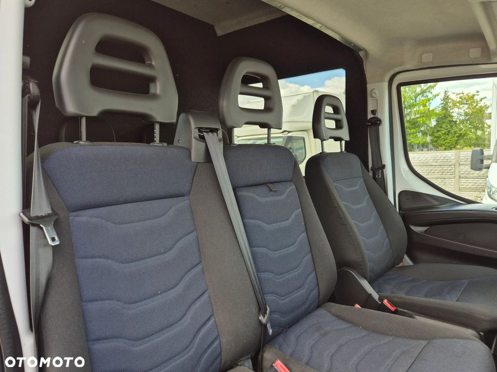 Iveco Daily 35S16 Hi-Matic L4H2, Brygadówka 7 osób, MAXI blaszak, HAK 3.5T, klimatyzacja - 18