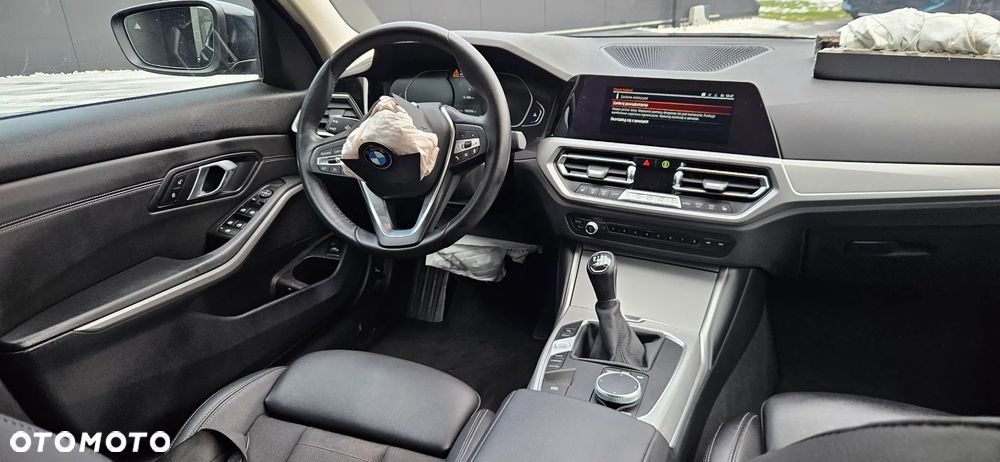 BMW Seria 3 318d Edition Luxury Line Purity - 23