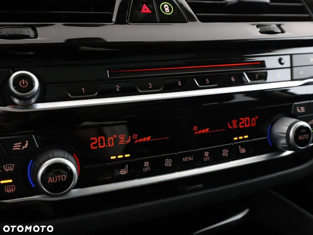BMW Seria 5 520d Sport Line - 29