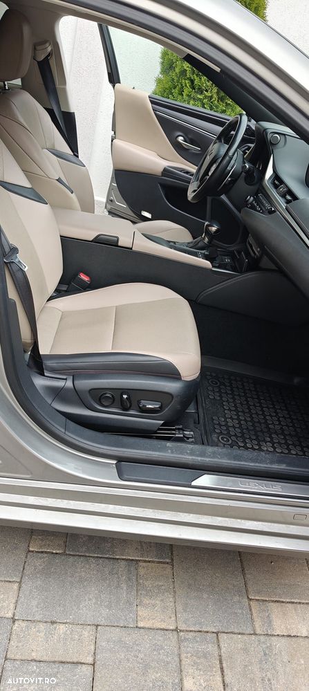 Lexus Seria ES 300h Executive - 24