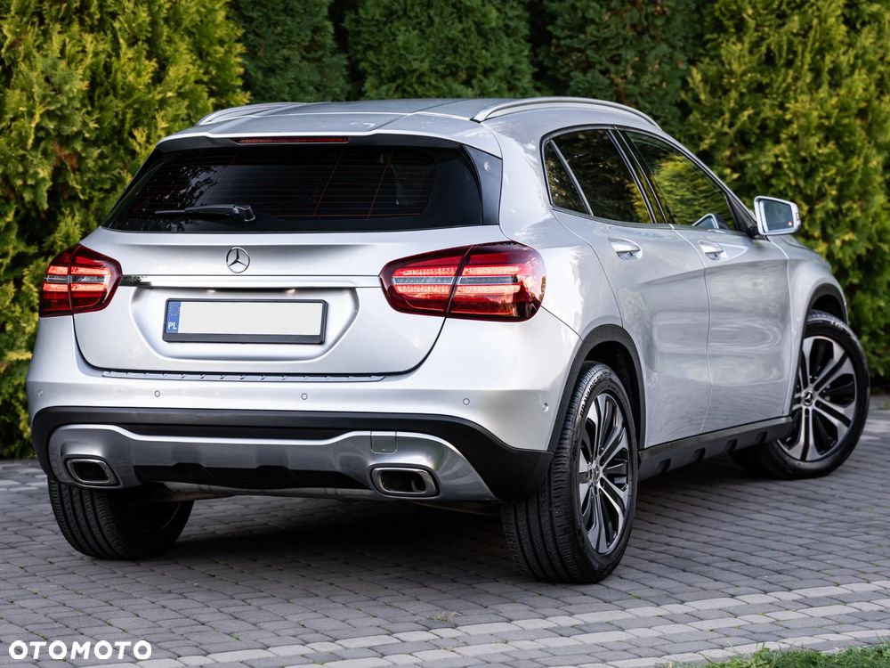 Mercedes-Benz GLA - 8
