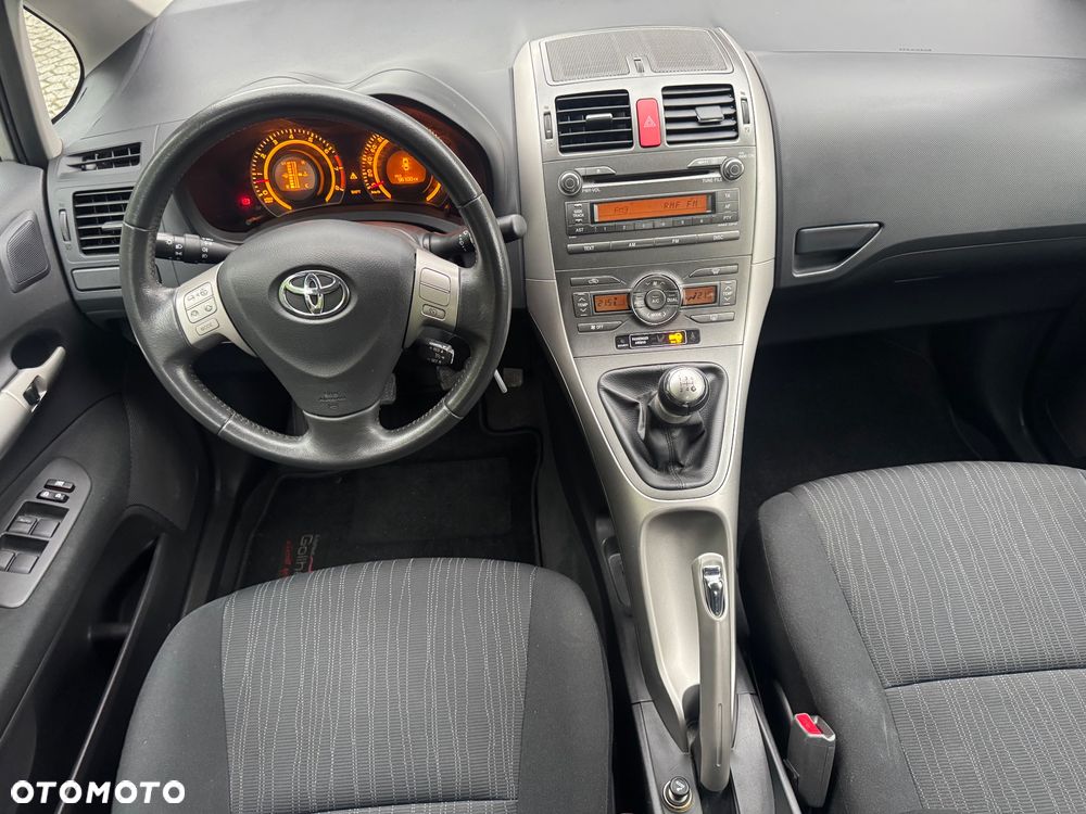 Toyota Auris 1.6 VVT-i Executive - 24