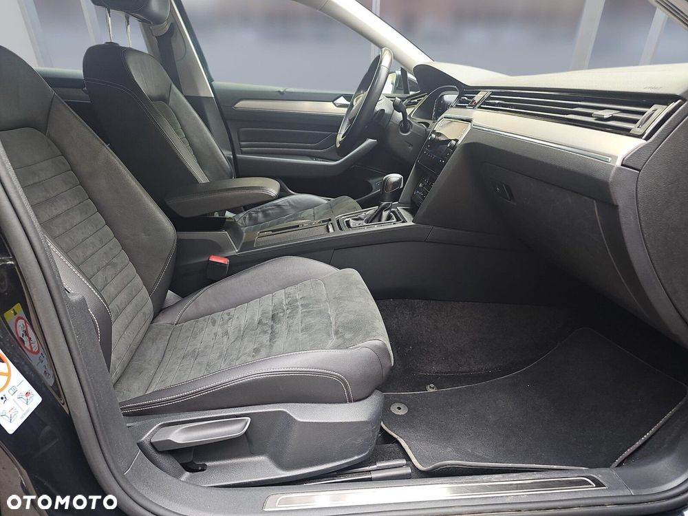 Volkswagen Passat Variant 2.0 TDI EVO Elegance DSG - 11