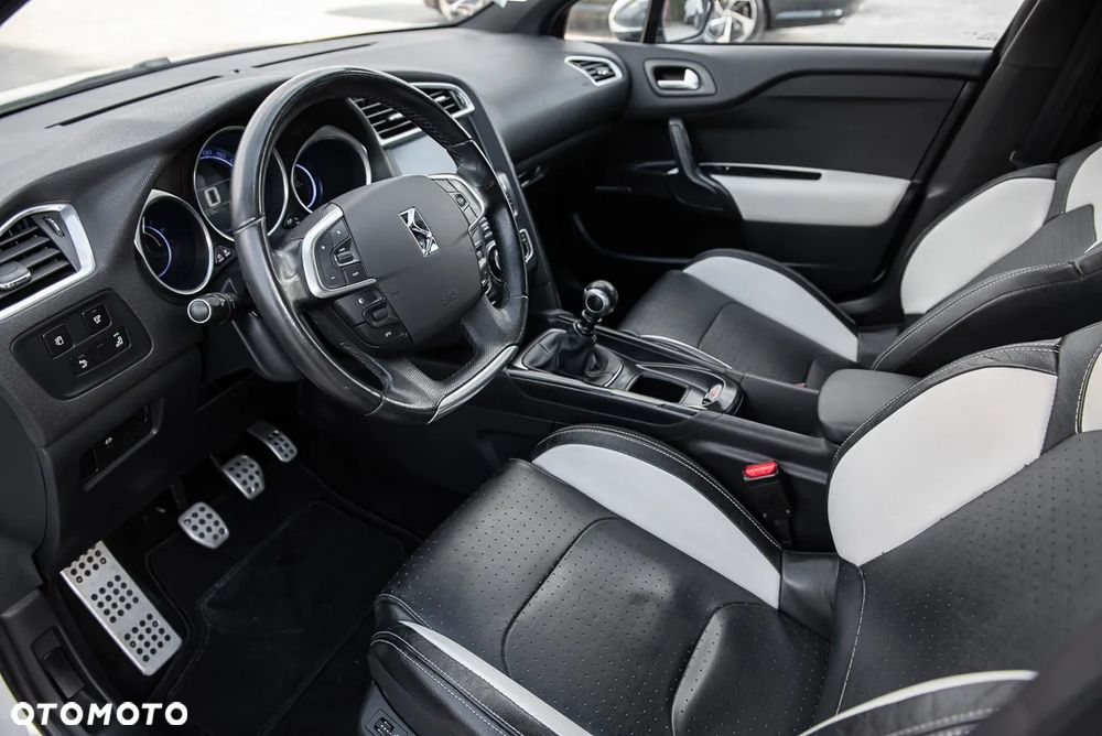 Citroën DS4 HDi 165 Pure Pearl - 16