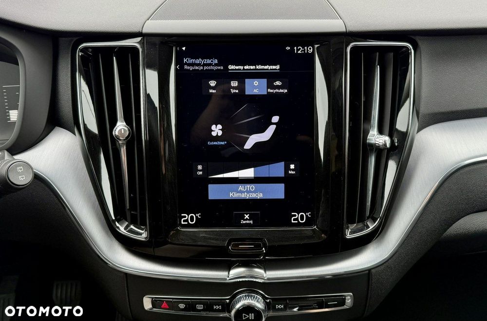 Volvo XC 60 D4 AWD Momentum Pro - 28