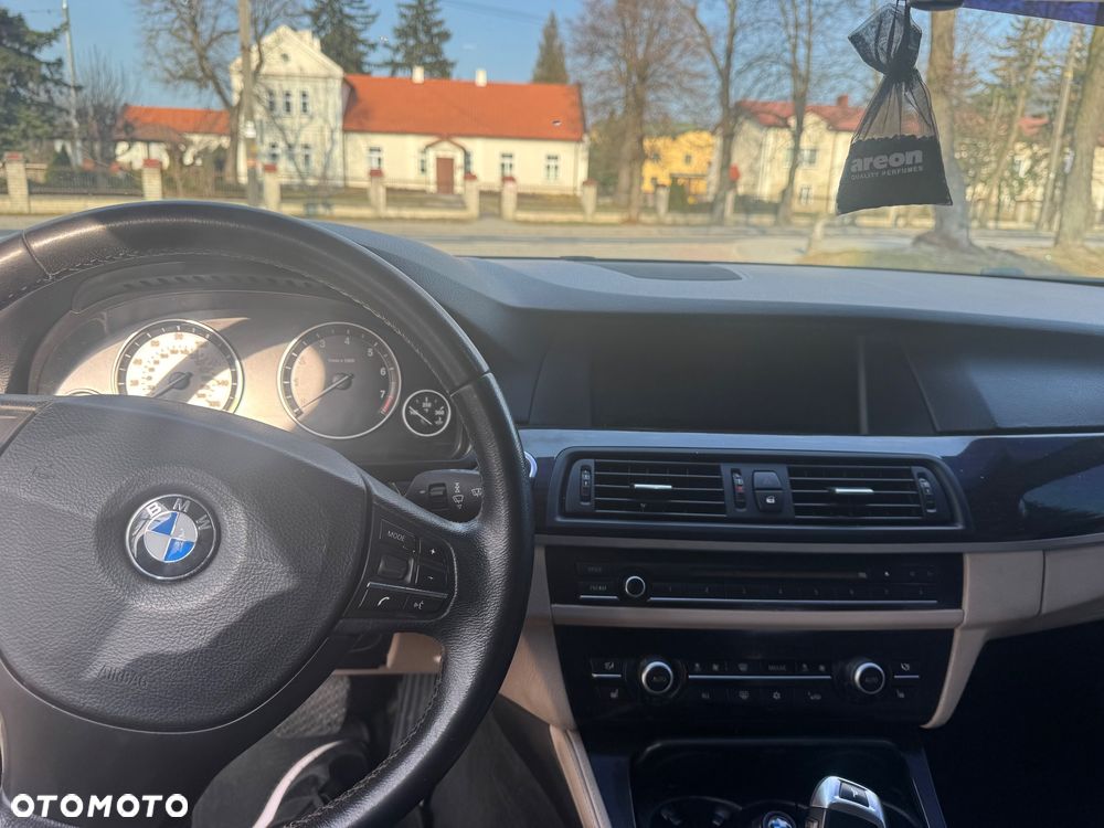 BMW Seria 5 528i xDrive Modern Line - 22