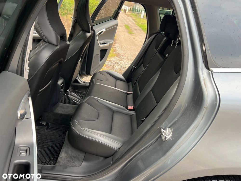 Volvo XC 60 D5 AWD Momentum - 22