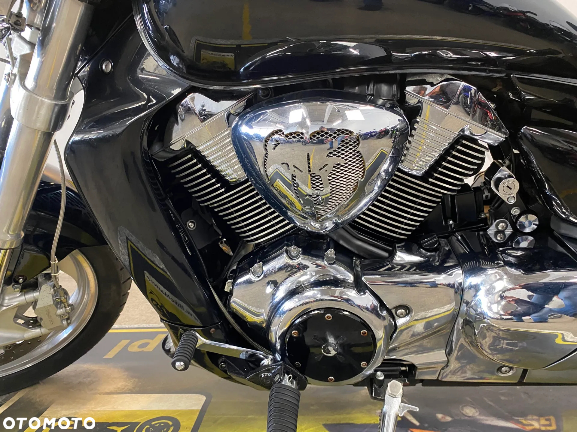 Suzuki Intruder - 10