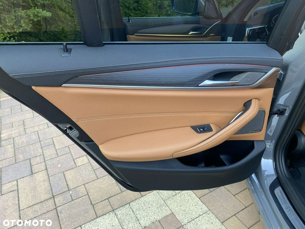 BMW Seria 5 530i xDrive mHEV Luxury Line - 32