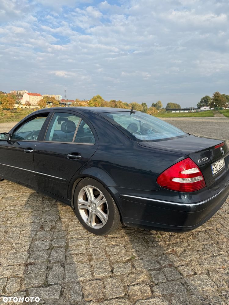 Mercedes-Benz E-Class 2003 photo 5