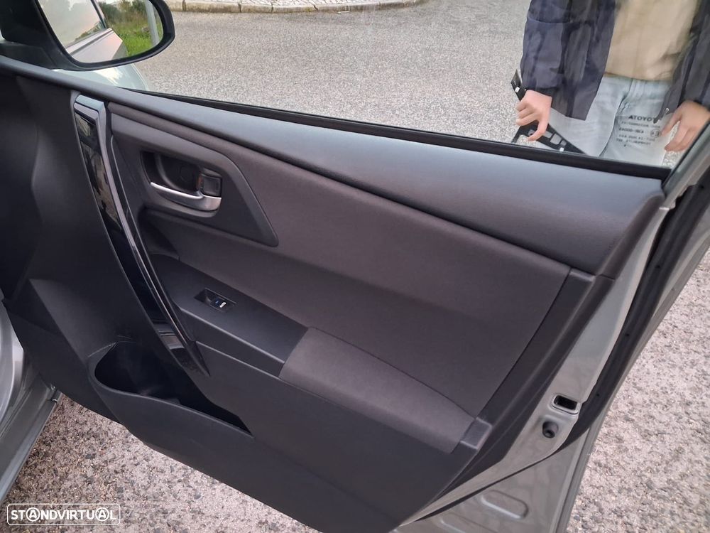 Toyota Auris Touring Sports 1.4 D-4D Comfort - 23