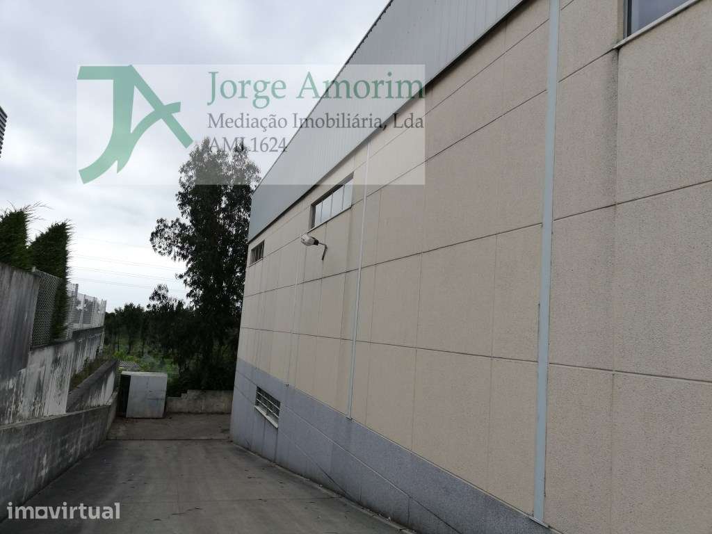 Armazém em Z.I. 450 m2. 3 frentes. Pé Dtº 6mt. - Grande imagem: 4/9