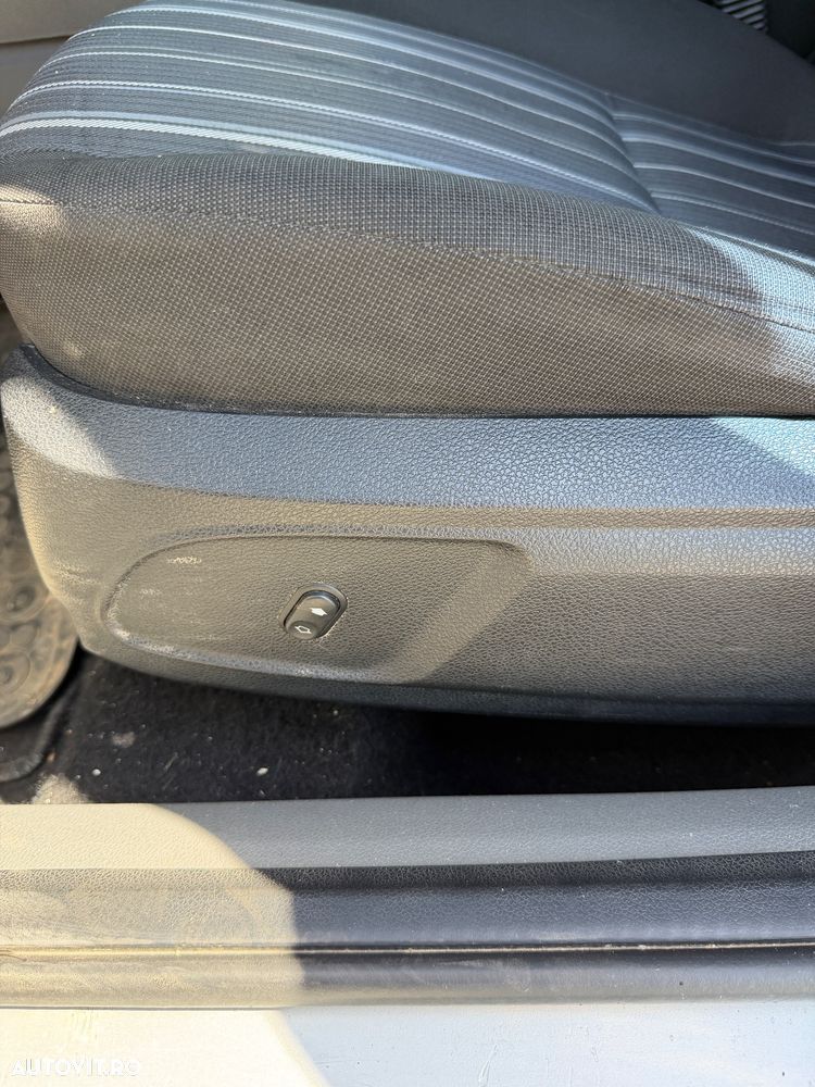 Ford Focus 1.6 TDCi Trend - 12