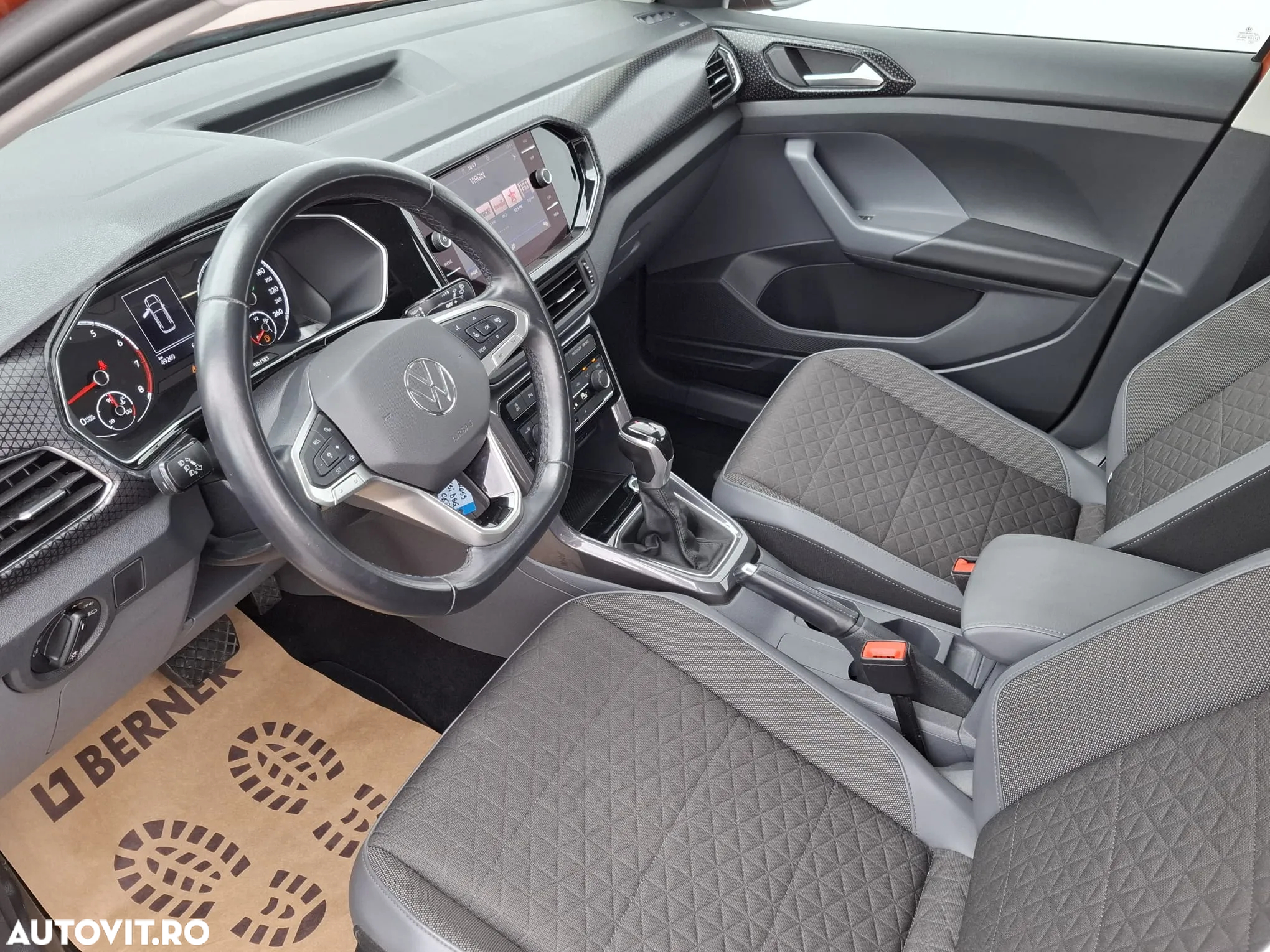 Volkswagen T-Cross 1.0 TSI DSG Style - 33