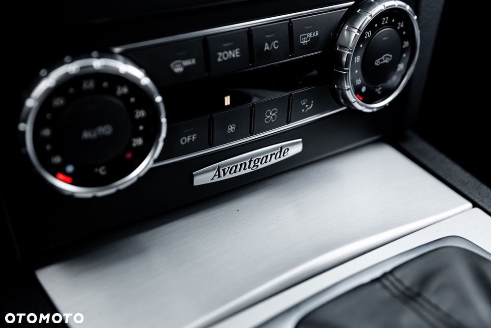 Mercedes-Benz Klasa C 180 BlueEFFICIENCY 7G-TRONIC Avantgarde - 40