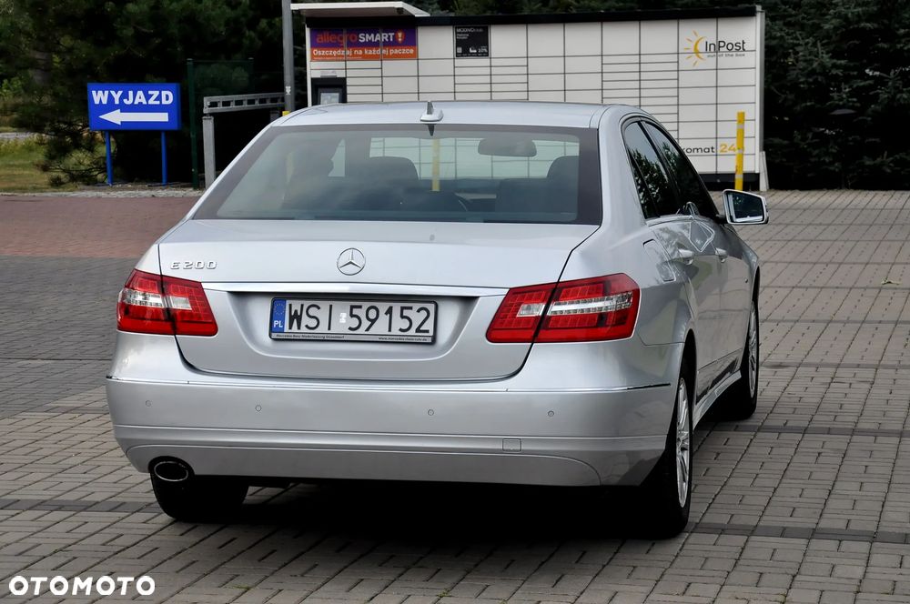 Mercedes-Benz Klasa E 250 CGI BlueEFFICIENCY 7G-TRONIC Elegance - 12