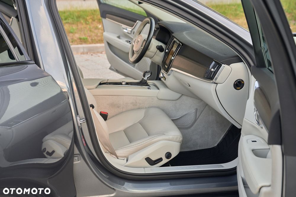 Volvo V90 Cross Country D4 AWD Geartronic - 22