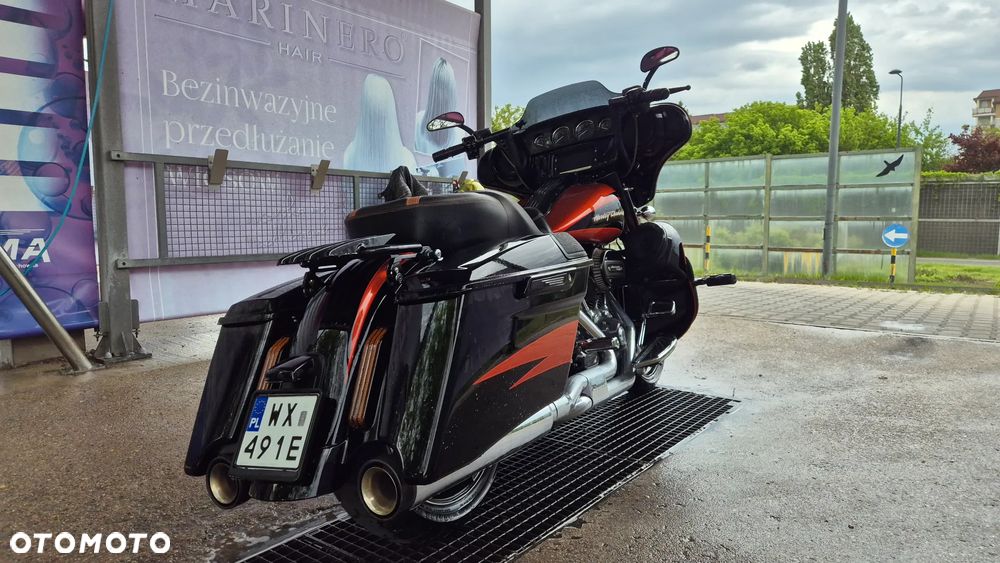Harley-Davidson CVO Street Glide - 2