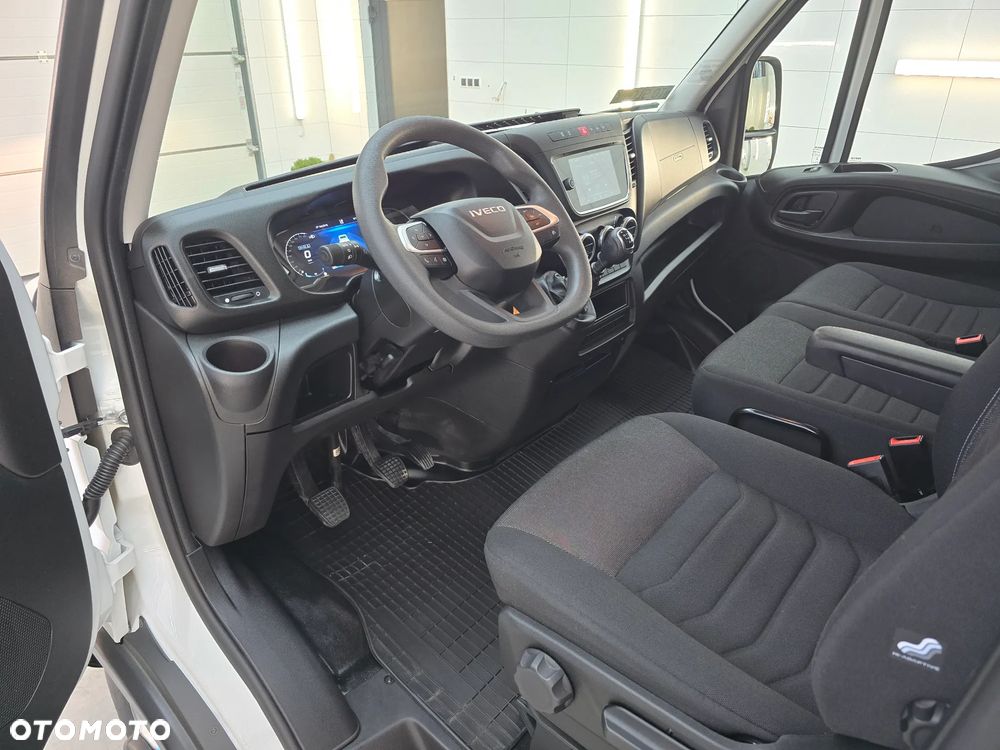 Iveco DAILY 35C16 / 50C16 KONTENER 8PALET WINDA DHOLLANDIA 750Kg 41Tyś km SERWIS ASO IVECO DO OSTATNIEGO Km STAN NOWY NOWY NOWY NA GWARANCJI BOGATA OPCJA WYPOSAŻENIA ASYSTENTY KIEROWCY TEMPOMAT KLIMA KAMERA COFANIA FOTEL KIEROWCY PNEŁMATYCZNY - 29