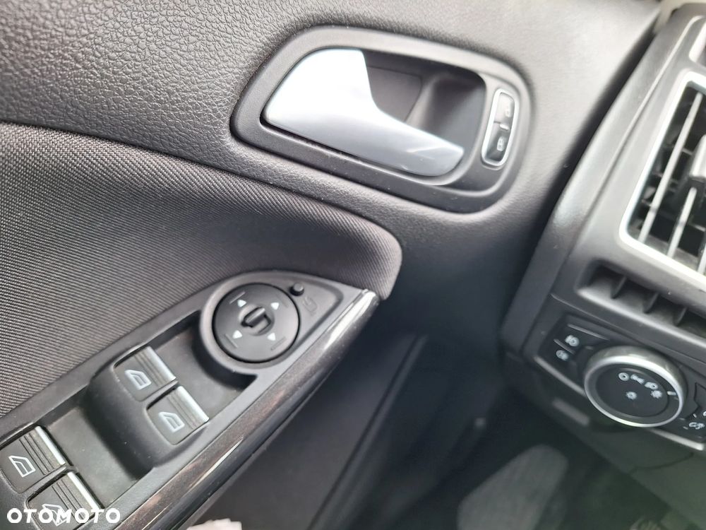 Ford Focus 1.5 EcoBoost Titanium ASS - 12