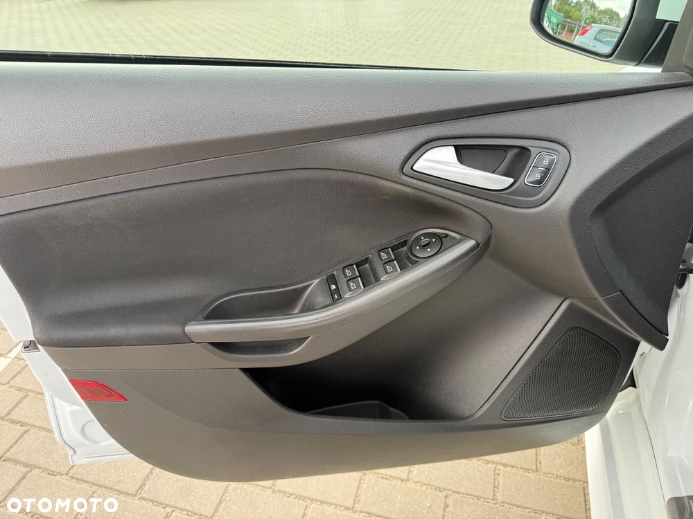 Ford Focus 1.0 EcoBoost Start-Stopp-System ST-LINE STYLE - 28