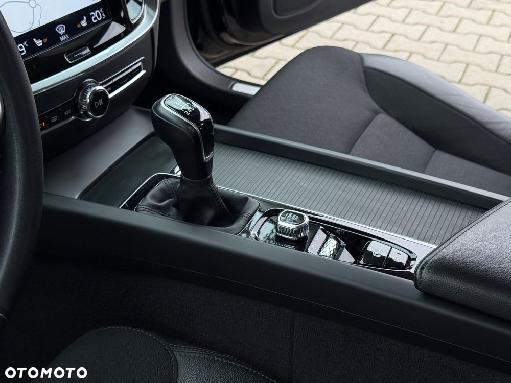 Volvo V60 D3 Drive-E Momentum - 23