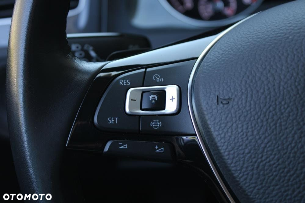 Volkswagen Golf - 26