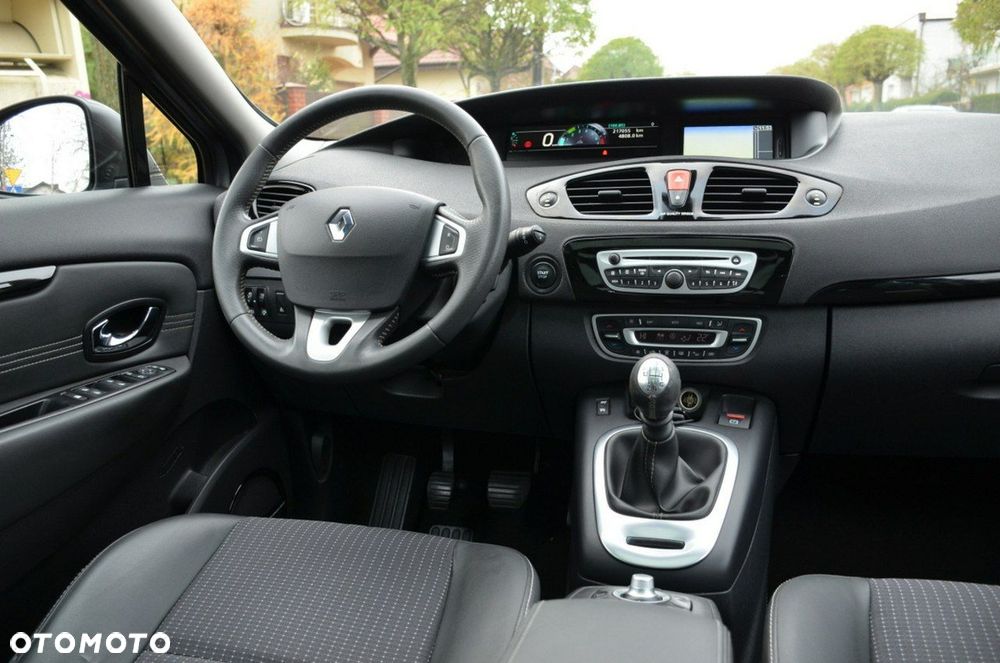 Renault Grand Scenic - 33