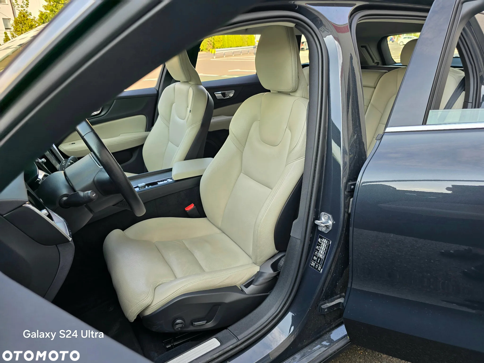 Volvo V60 T4 Momentum Pro - 14