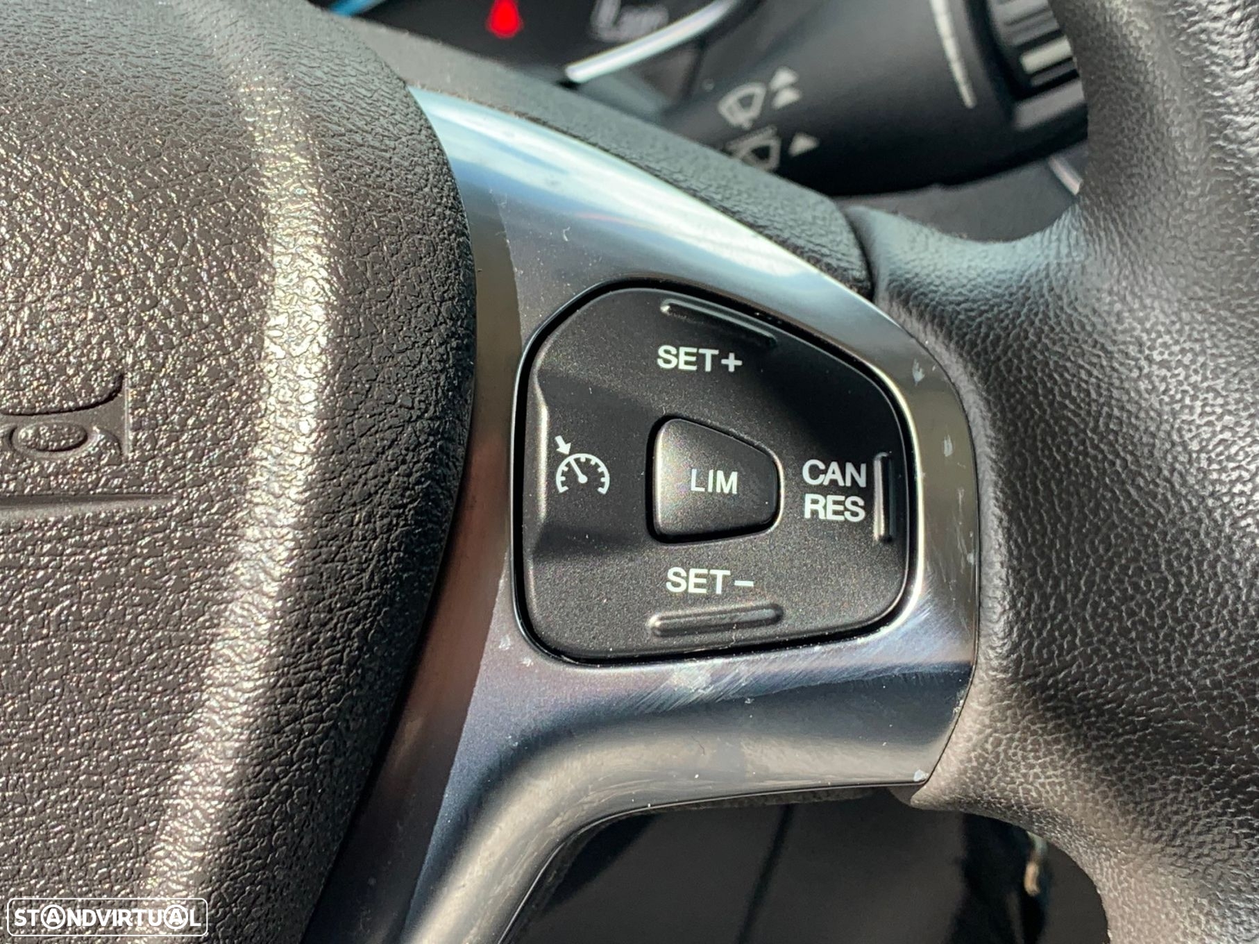 Ford Tourneo Connect 1.0i EcoBoost Titanium - 25
