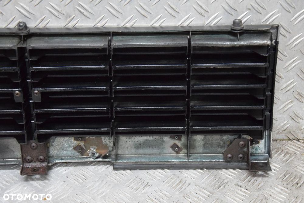 MITSUBISHI PAJERO I GRILL ATRAPA - 9