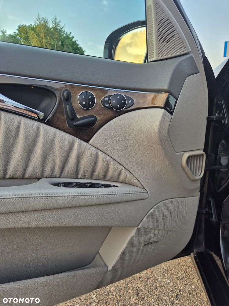 Mercedes-Benz Klasa E 500 7G-TRONIC Avantgarde - 22