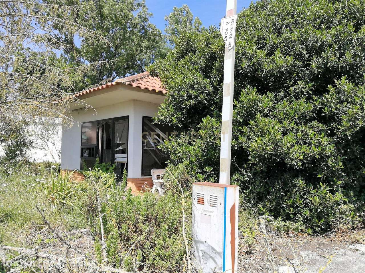 Terreno com 8.288,85 m2. - Grande imagem: 2/26