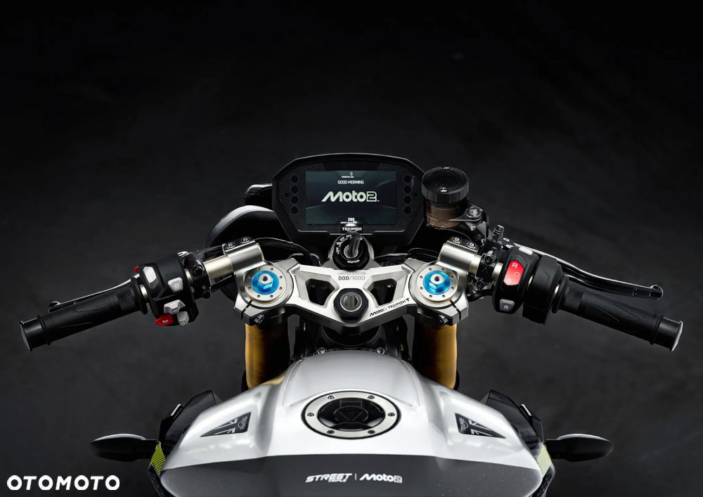 Triumph Street Triple - 8