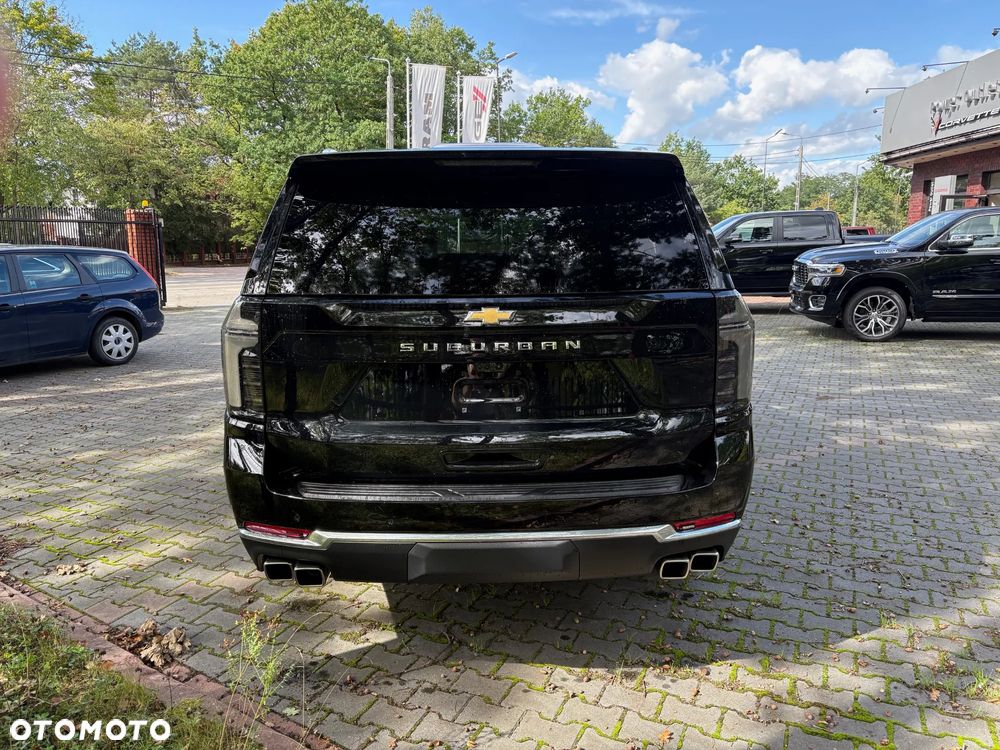 Chevrolet Suburban - 6